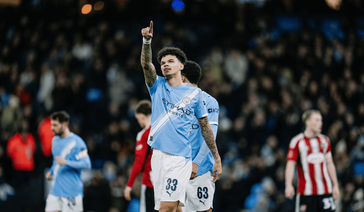 纽卡斯尔vs曼城：联赛杯半决赛巅峰对决，战术火花碰撞