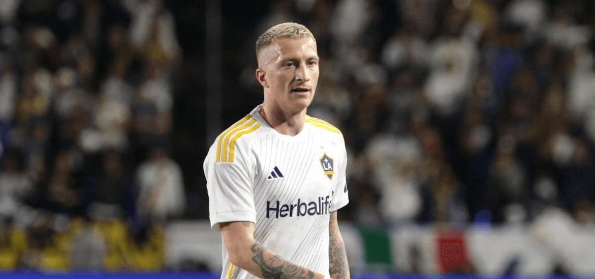 洛杉矶银河困境中闪光：潘特希尔盛赞罗伊斯领袖风范与战术智慧