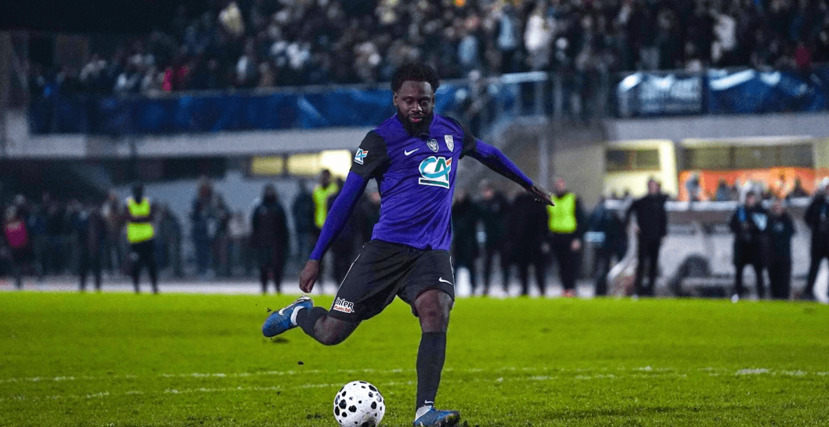 法国杯32强：伊斯特尔vs拉瓦尔，主场韧性能否克敌？