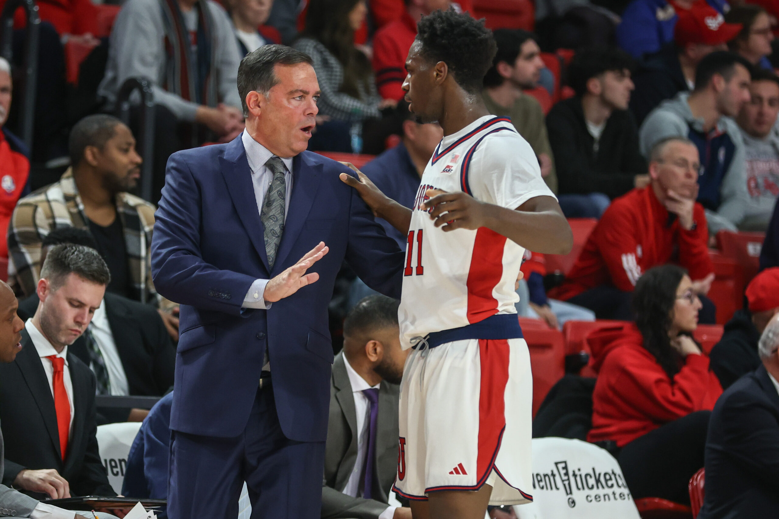 NCAA大东区新年大战：圣约翰大学vs乔治城大学深度盘口分析