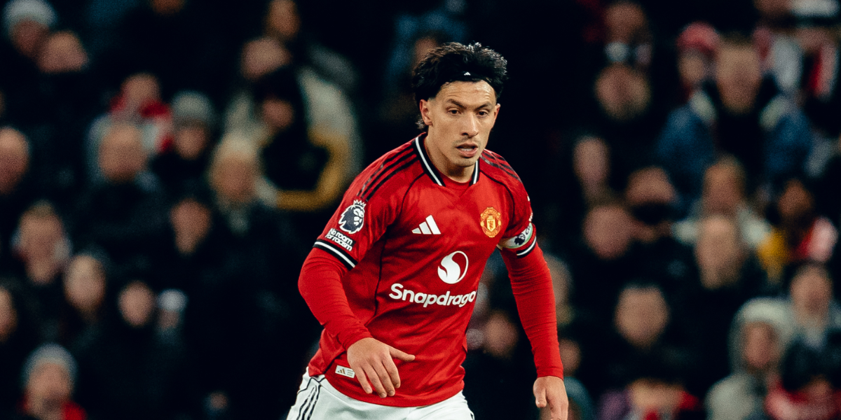 曼联客战利兹联：英超德比战火重燃，谁能笑到最后？