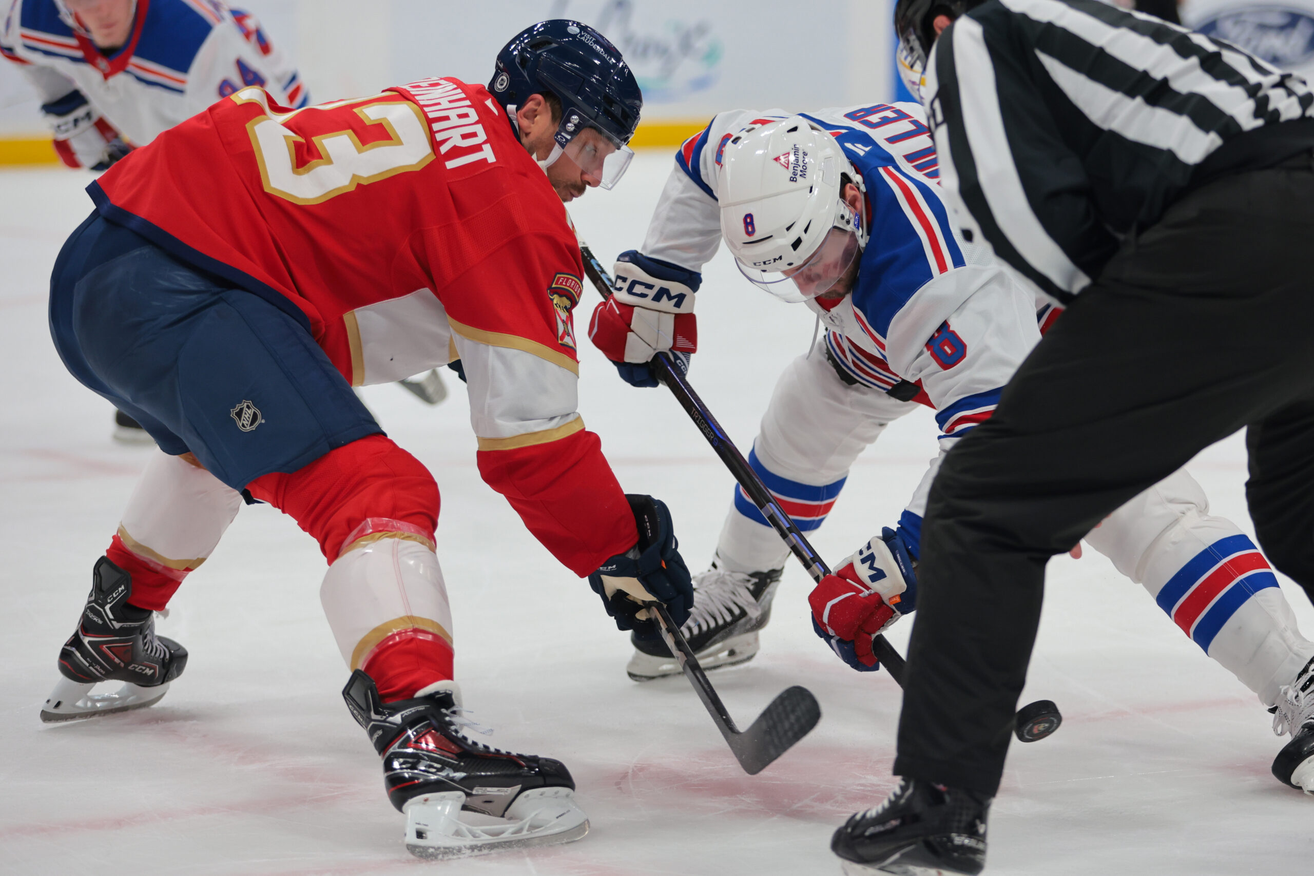 NHL冬季经典赛：美洲豹主场迎战游骑兵，佛罗里达冰面激战前瞻