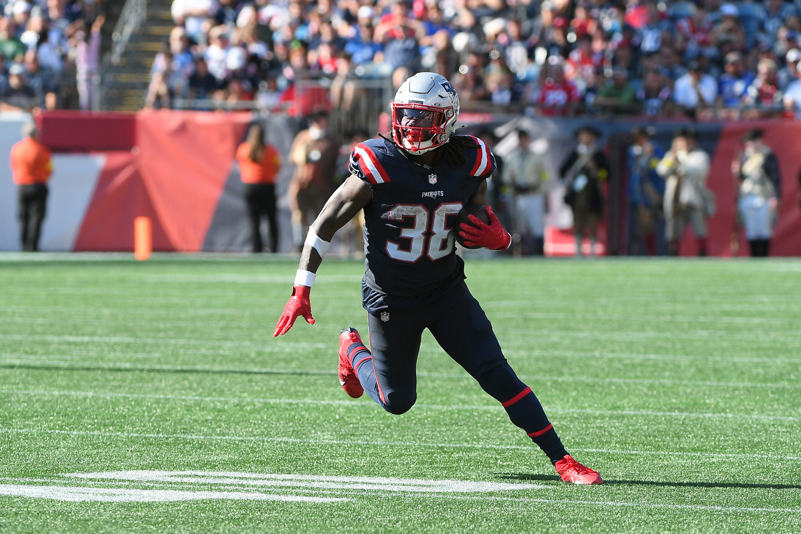 NFL外卡赛：爱国者硬碰闪电，谁能笑到最后？深度分析与投注建议