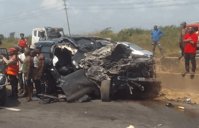 安东尼·约书亚在尼日利亚车祸中受伤 | 事故造成两人死亡