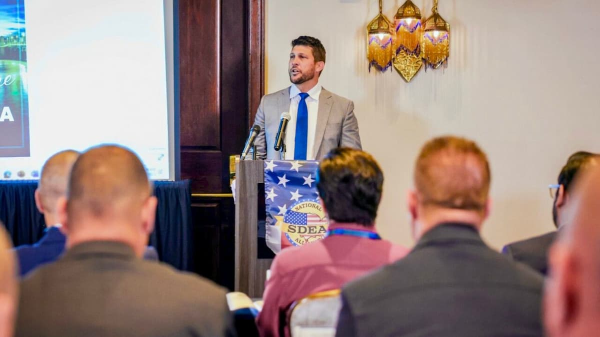 佛罗里达州全面打击非法博彩：执法、立法与传唤并举