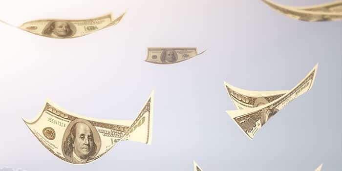 英国彩民喜提1500万英镑巨奖，延迟两月终现身